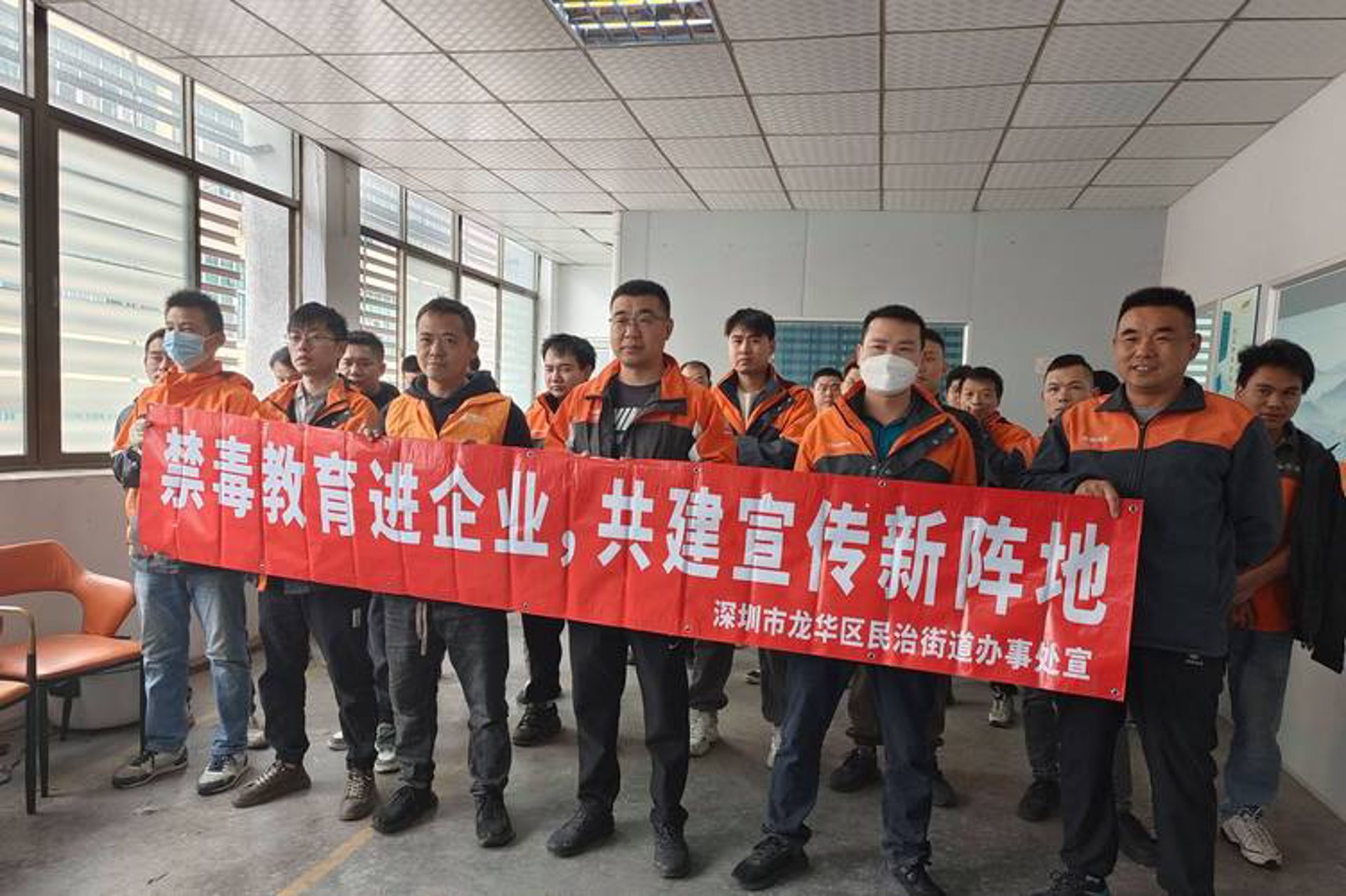 隐蔽者潮流男装